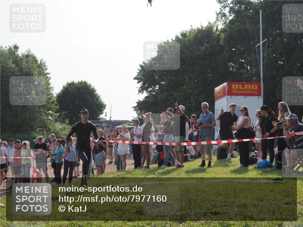 15.06.2025 - 27. Vierlanden-Triathlon KatJ http://msf.ph/oto/7977160 15.06.2025 08:35:30 Schwimmen 47 meine-sportfotos.de