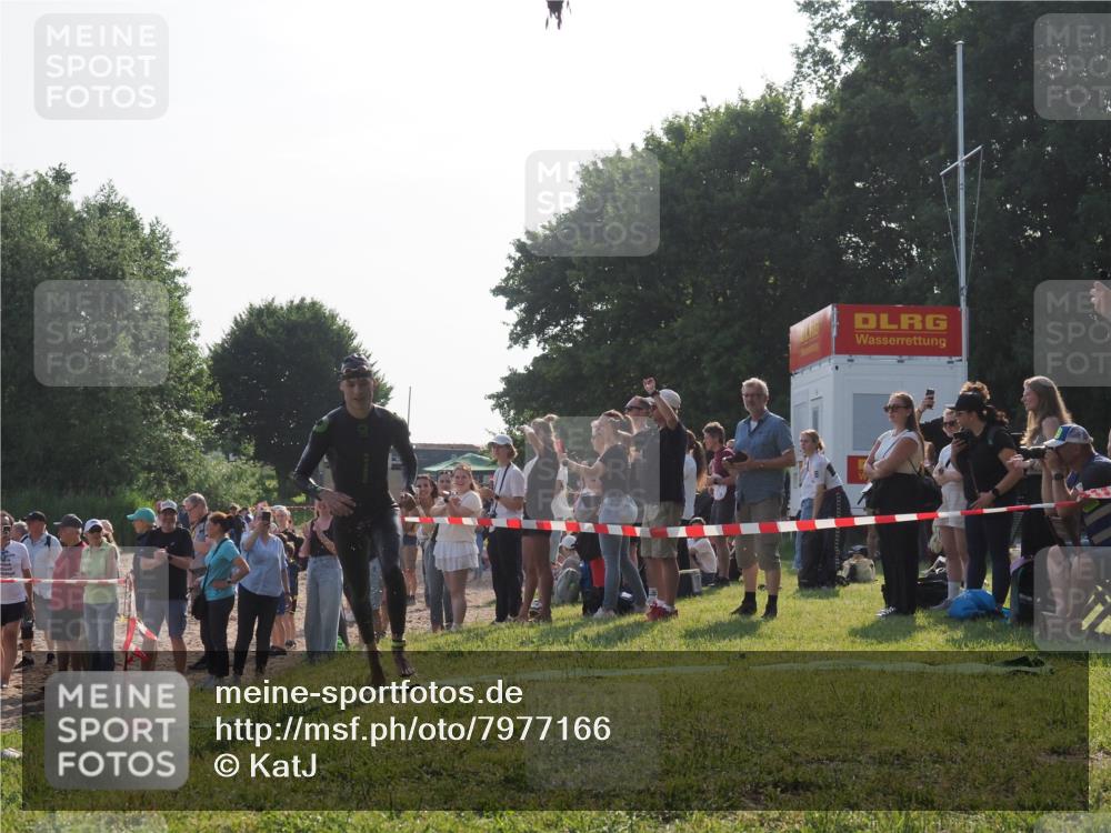 15.06.2025 - 27. Vierlanden-Triathlon KatJ http://msf.ph/oto/7977166 15.06.2025 08:35:31 Schwimmen 6, 47 meine-sportfotos.de