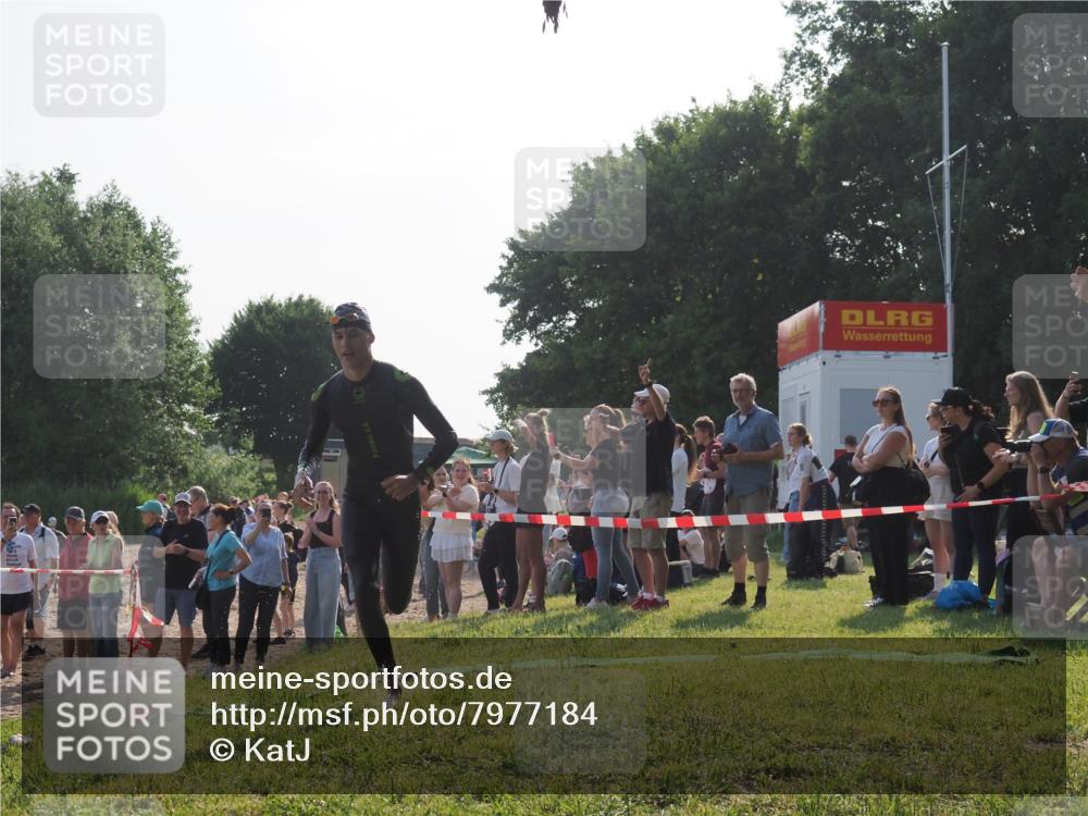 15.06.2025 - 27. Vierlanden-Triathlon KatJ http://msf.ph/oto/7977184 15.06.2025 08:35:31 Schwimmen 6, 47 meine-sportfotos.de