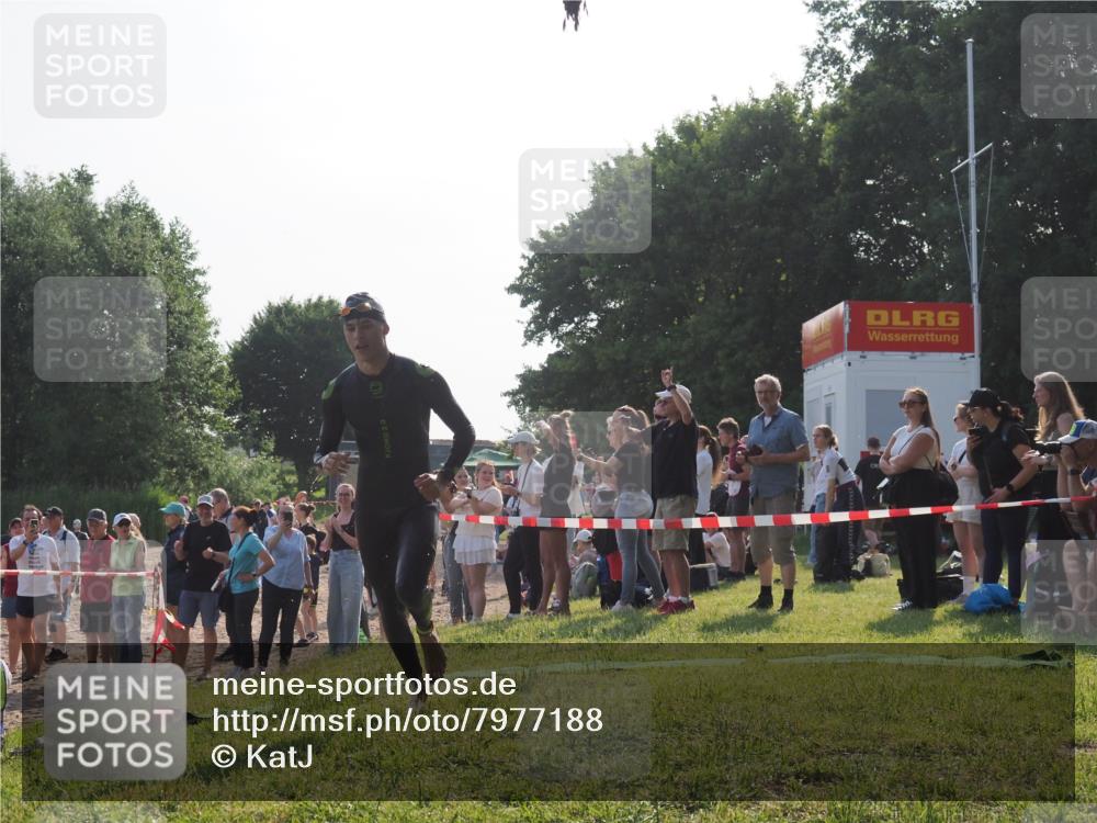 15.06.2025 - 27. Vierlanden-Triathlon KatJ http://msf.ph/oto/7977188 15.06.2025 08:35:31 Schwimmen 6, 47 meine-sportfotos.de