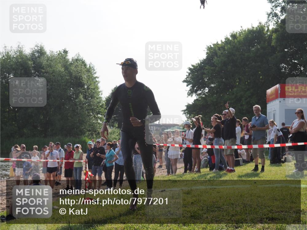 15.06.2025 - 27. Vierlanden-Triathlon KatJ http://msf.ph/oto/7977201 15.06.2025 08:35:32 Schwimmen 6, 47 meine-sportfotos.de
