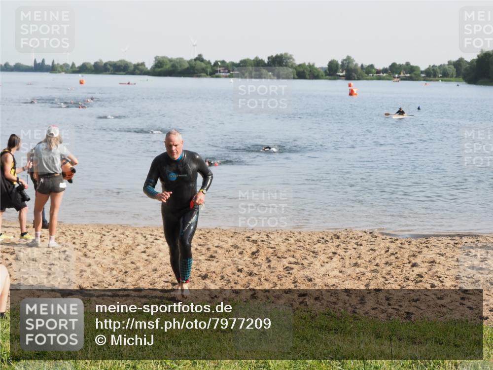 21.06.2025 - 27. Vierlanden-Triathlon MichiJ http://msf.ph/oto/7977209 15.06.2026 08:44:21 Schwimmen 130, 173, 174 meine-sportfotos.de