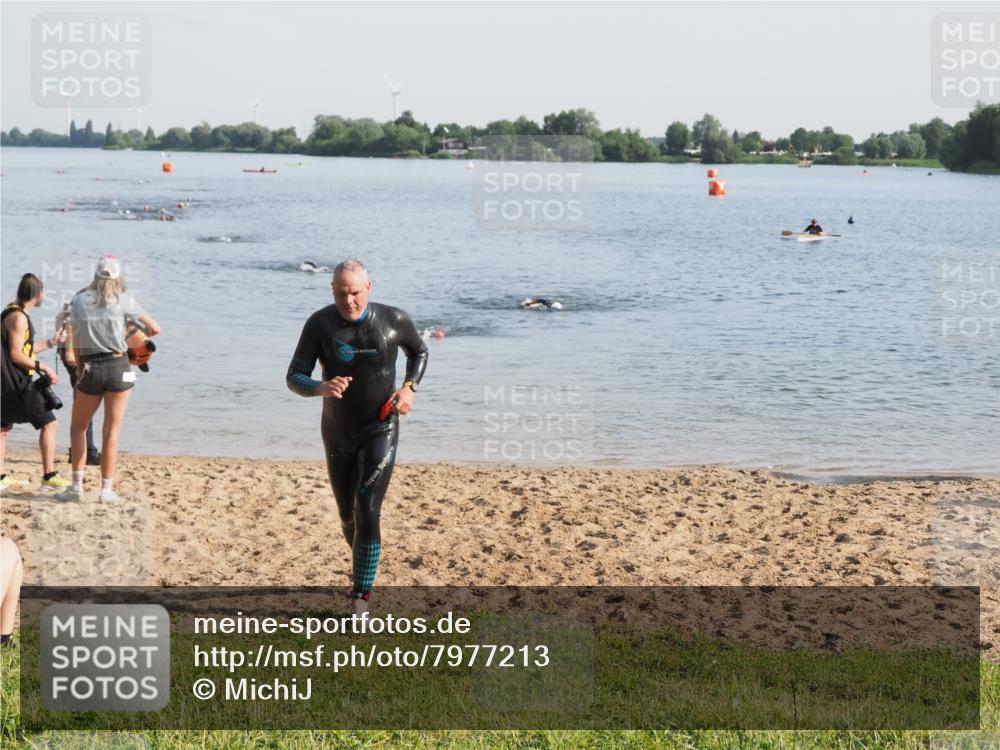 21.06.2025 - 27. Vierlanden-Triathlon MichiJ http://msf.ph/oto/7977213 15.06.2026 08:44:21 Schwimmen 130, 173, 174 meine-sportfotos.de