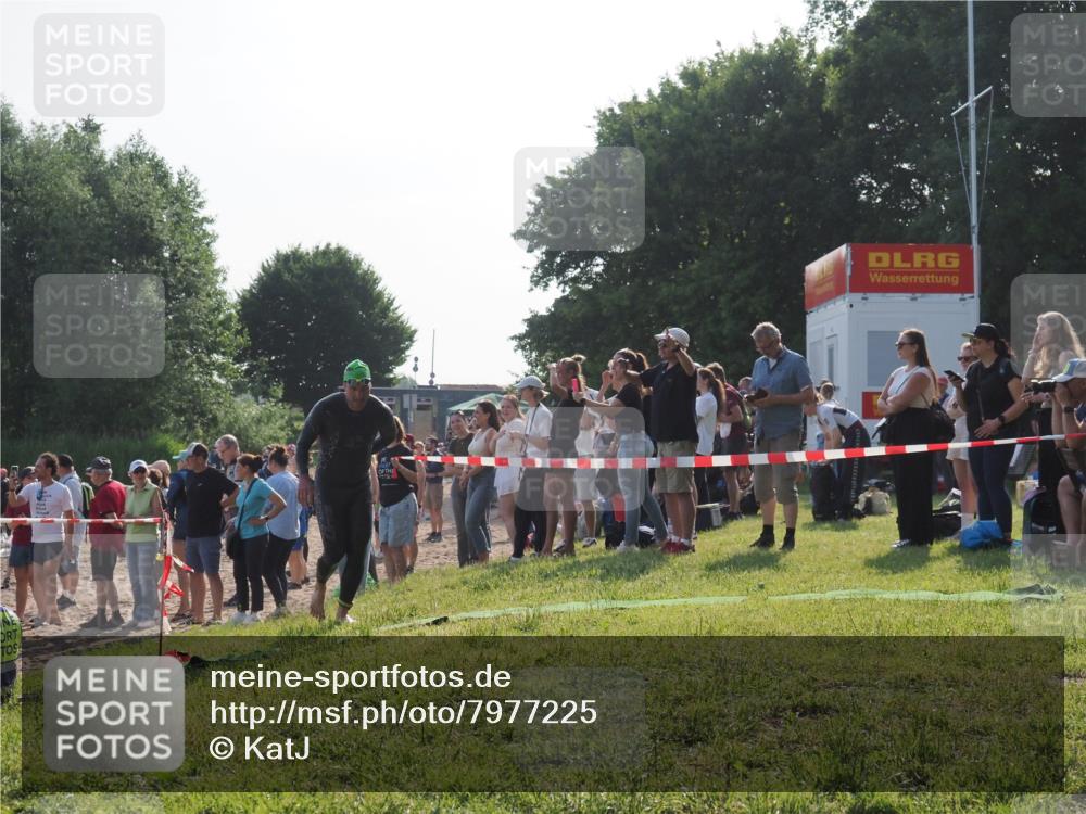 15.06.2025 - 27. Vierlanden-Triathlon KatJ http://msf.ph/oto/7977225 15.06.2025 08:35:37 Schwimmen 6, 21, 47, 75, 85, 158 meine-sportfotos.de