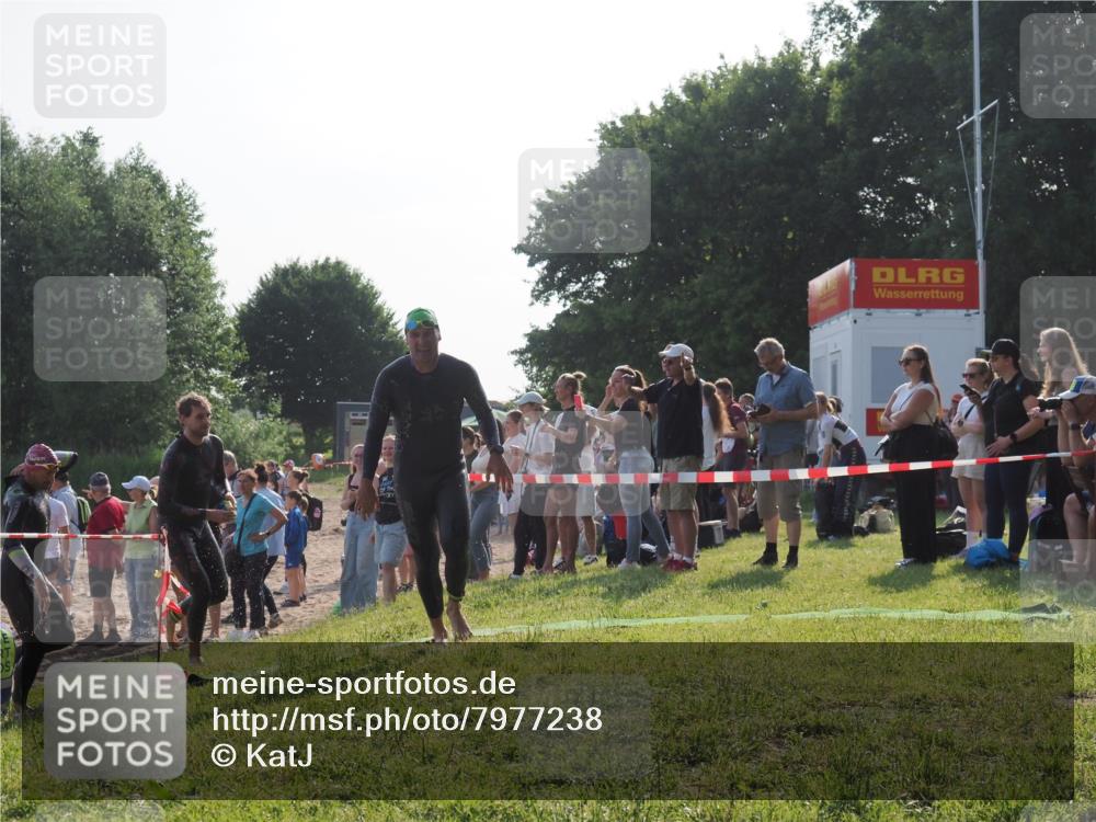 15.06.2025 - 27. Vierlanden-Triathlon KatJ http://msf.ph/oto/7977238 15.06.2025 08:35:38 Schwimmen 6, 21, 47, 75, 85, 158 meine-sportfotos.de