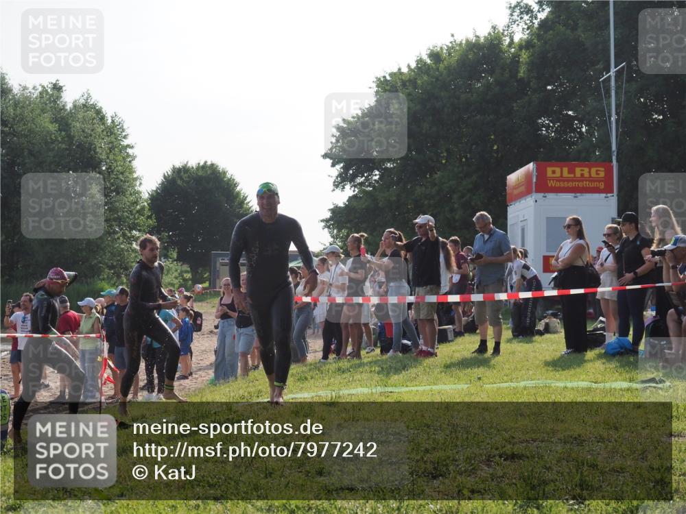 15.06.2025 - 27. Vierlanden-Triathlon KatJ http://msf.ph/oto/7977242 15.06.2025 08:35:38 Schwimmen 6, 21, 47, 75, 85, 158 meine-sportfotos.de
