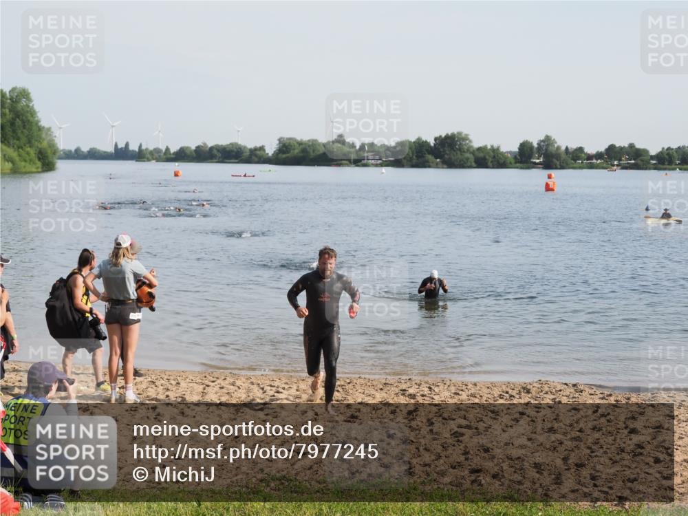 21.06.2025 - 27. Vierlanden-Triathlon MichiJ http://msf.ph/oto/7977245 15.06.2026 08:44:34 Schwimmen 93 meine-sportfotos.de