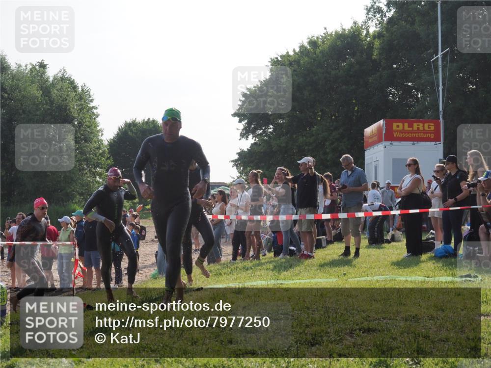 15.06.2025 - 27. Vierlanden-Triathlon KatJ http://msf.ph/oto/7977250 15.06.2025 08:35:39 Schwimmen 6, 21, 47, 75, 85, 158 meine-sportfotos.de