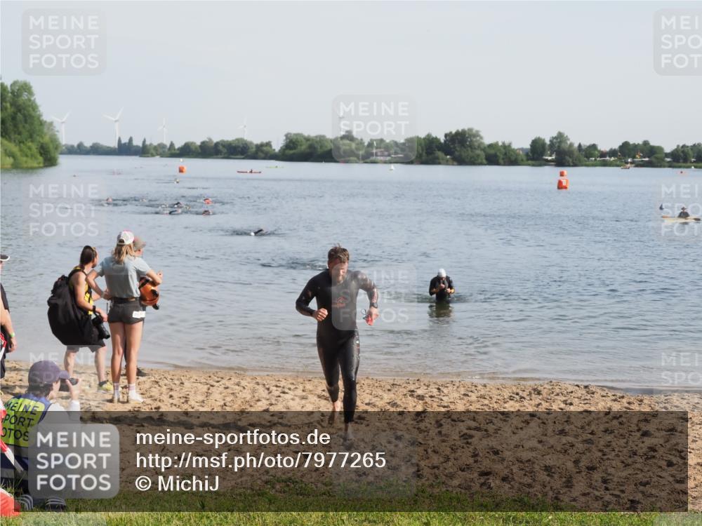 21.06.2025 - 27. Vierlanden-Triathlon MichiJ http://msf.ph/oto/7977265 15.06.2026 08:44:34 Schwimmen 93 meine-sportfotos.de