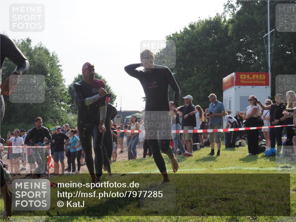 15.06.2025 - 27. Vierlanden-Triathlon KatJ http://msf.ph/oto/7977285 15.06.2025 08:35:40 Schwimmen 6, 21, 47, 75, 85, 158 meine-sportfotos.de