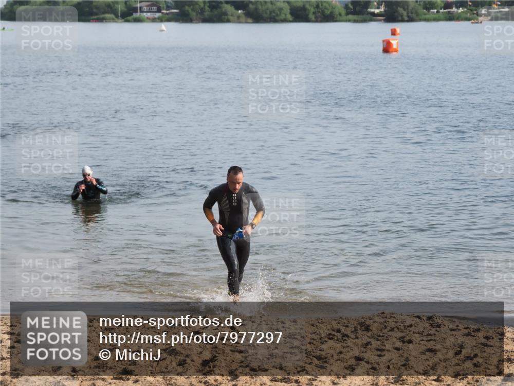 21.06.2025 - 27. Vierlanden-Triathlon MichiJ http://msf.ph/oto/7977297 15.06.2026 08:44:42 Schwimmen 81, 93 meine-sportfotos.de