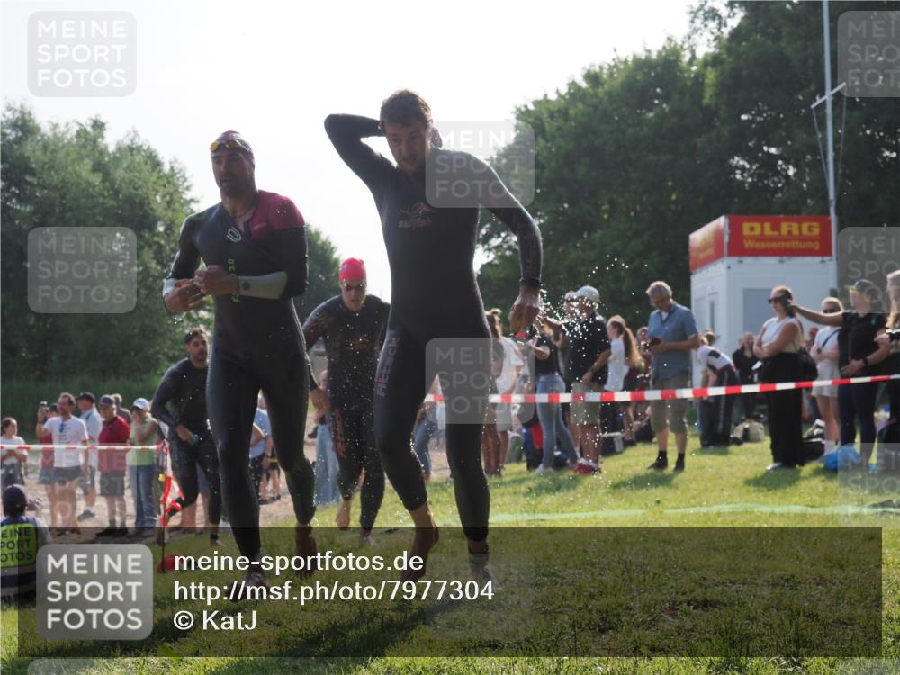 15.06.2025 - 27. Vierlanden-Triathlon KatJ http://msf.ph/oto/7977304 15.06.2025 08:35:40 Schwimmen 6, 21, 47, 75, 85, 158 meine-sportfotos.de