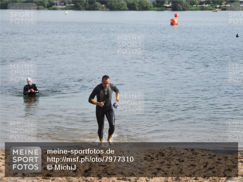 21.06.2025 - 27. Vierlanden-Triathlon MichiJ http://msf.ph/oto/7977310 15.06.2026 08:44:43 Schwimmen 81, 93 meine-sportfotos.de