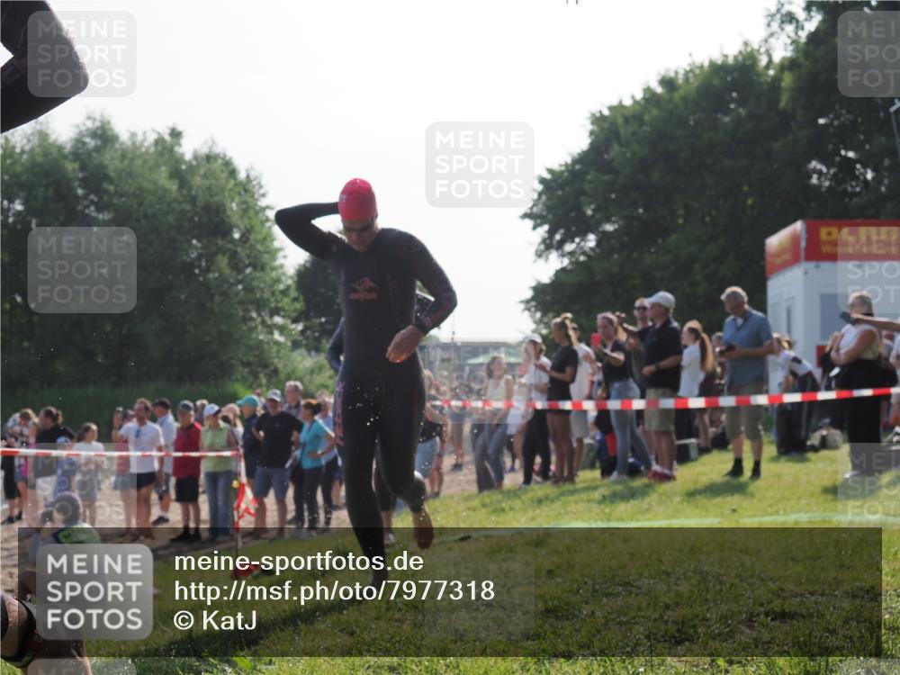 15.06.2025 - 27. Vierlanden-Triathlon KatJ http://msf.ph/oto/7977318 15.06.2025 08:35:41 Schwimmen 6, 21, 75, 85, 158 meine-sportfotos.de