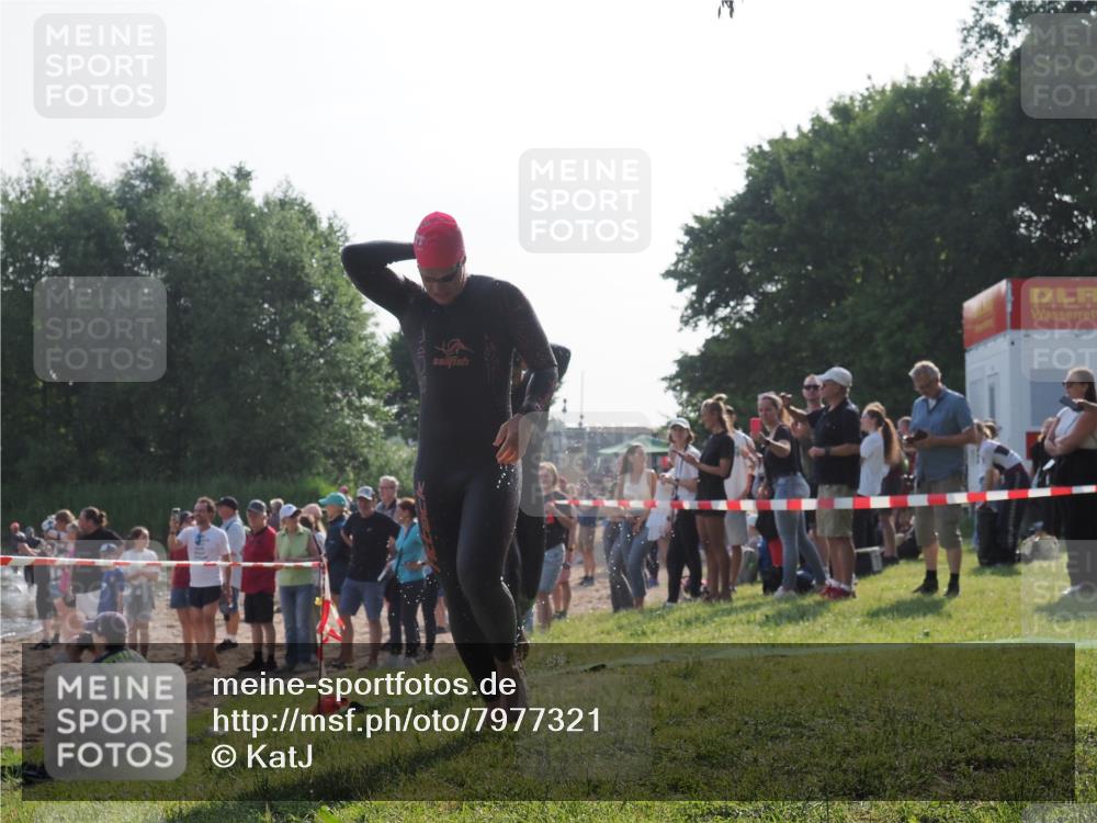 15.06.2025 - 27. Vierlanden-Triathlon KatJ http://msf.ph/oto/7977321 15.06.2025 08:35:42 Schwimmen 6, 21, 75, 85, 158 meine-sportfotos.de