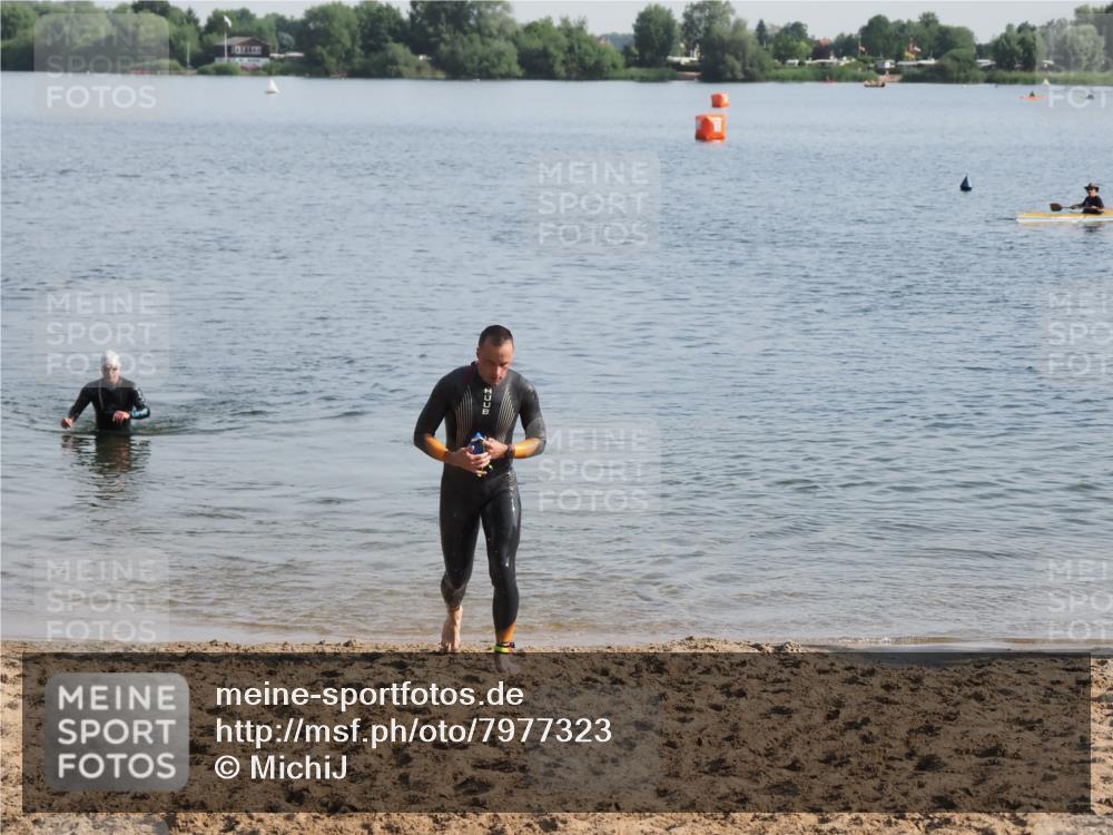 21.06.2025 - 27. Vierlanden-Triathlon MichiJ http://msf.ph/oto/7977323 15.06.2026 08:44:44 Schwimmen 81 meine-sportfotos.de