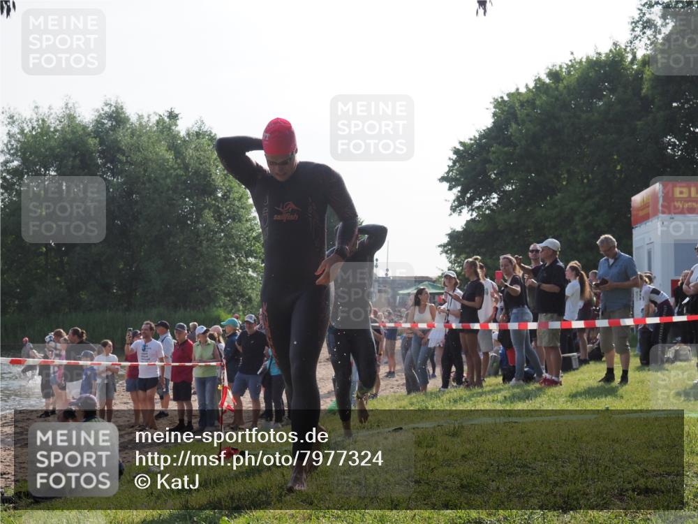 15.06.2025 - 27. Vierlanden-Triathlon KatJ http://msf.ph/oto/7977324 15.06.2025 08:35:42 Schwimmen 6, 21, 75, 85, 158 meine-sportfotos.de