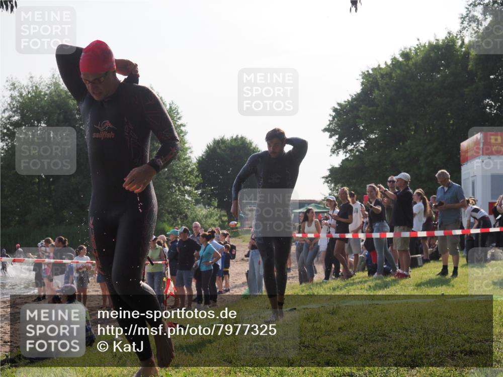 15.06.2025 - 27. Vierlanden-Triathlon KatJ http://msf.ph/oto/7977325 15.06.2025 08:35:42 Schwimmen 6, 21, 75, 85, 158 meine-sportfotos.de