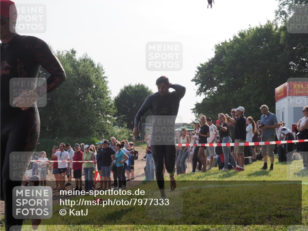 15.06.2025 - 27. Vierlanden-Triathlon KatJ http://msf.ph/oto/7977333 15.06.2025 08:35:42 Schwimmen 6, 21, 75, 85, 158 meine-sportfotos.de