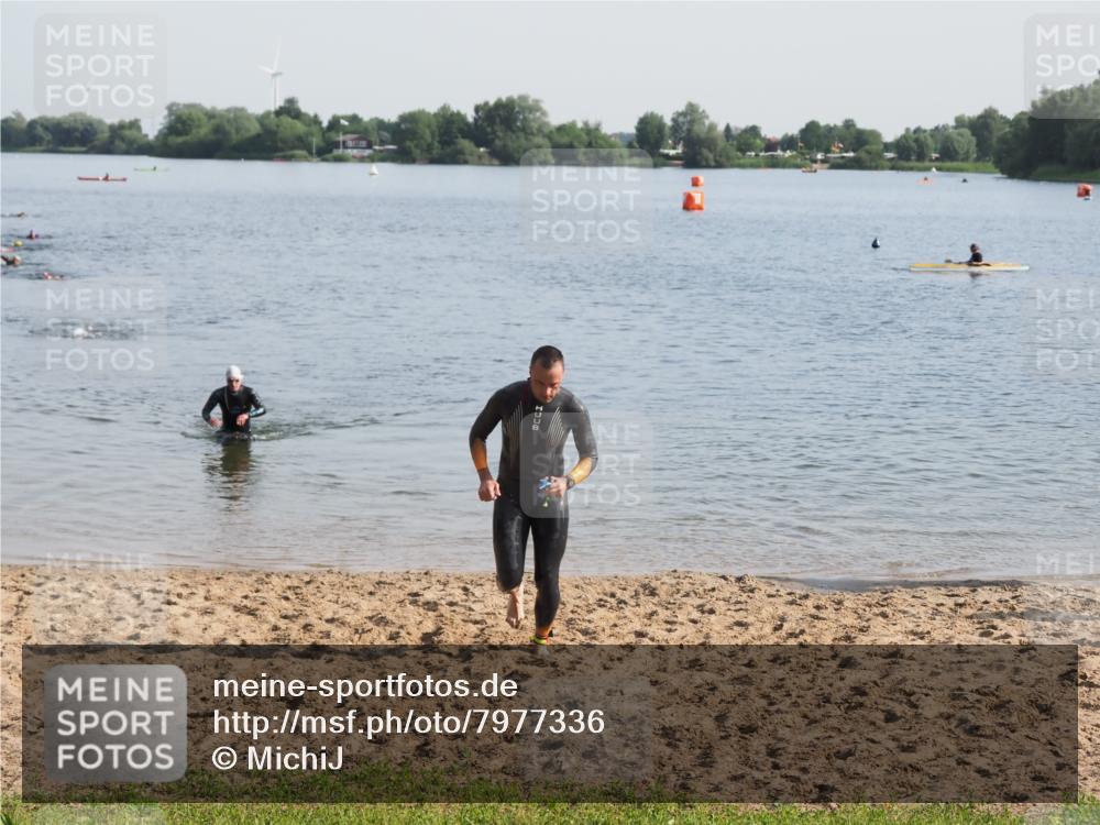 21.06.2025 - 27. Vierlanden-Triathlon MichiJ http://msf.ph/oto/7977336 15.06.2026 08:44:45 Schwimmen 81 meine-sportfotos.de