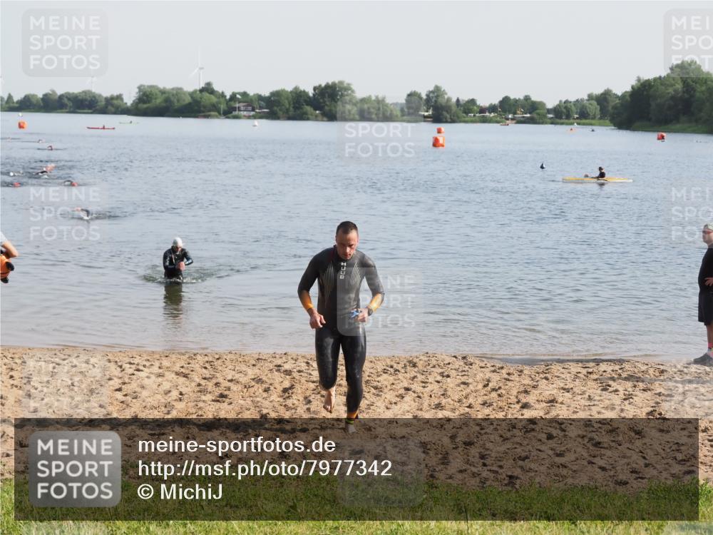21.06.2025 - 27. Vierlanden-Triathlon MichiJ http://msf.ph/oto/7977342 15.06.2026 08:44:46 Schwimmen 81, 160 meine-sportfotos.de