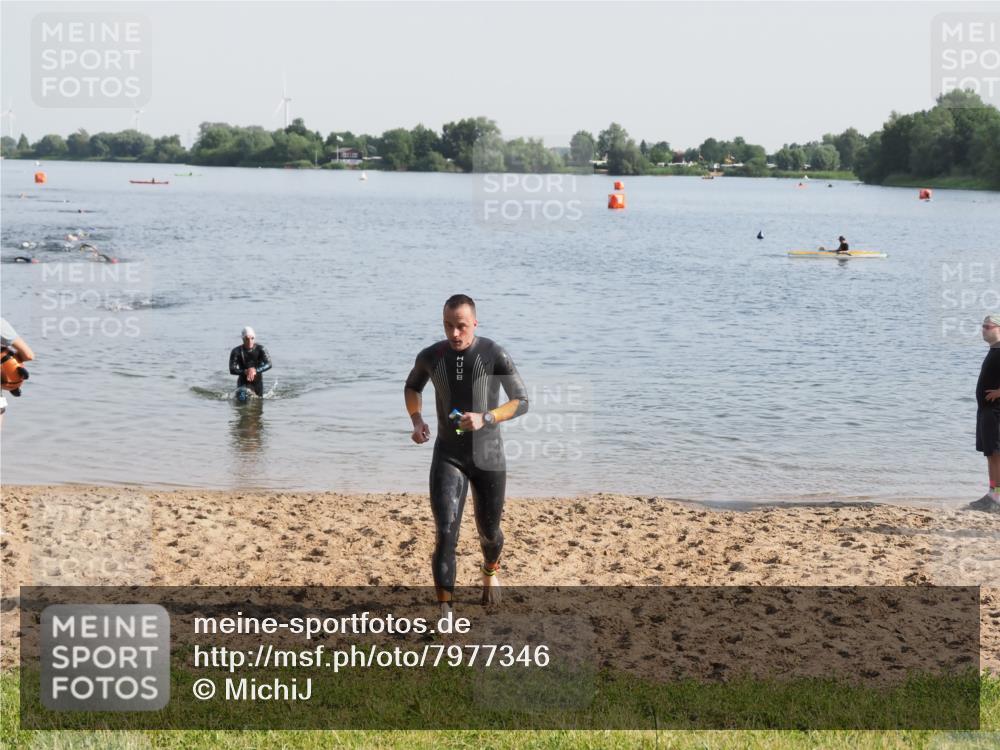 21.06.2025 - 27. Vierlanden-Triathlon MichiJ http://msf.ph/oto/7977346 15.06.2026 08:44:46 Schwimmen 81, 160 meine-sportfotos.de