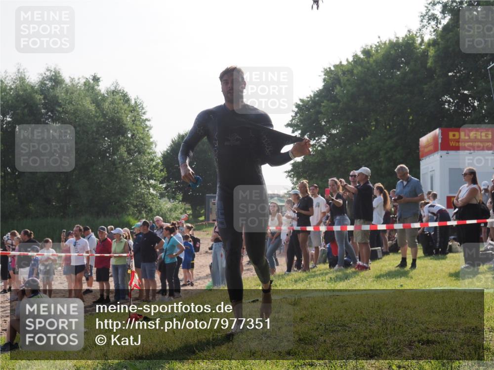 15.06.2025 - 27. Vierlanden-Triathlon KatJ http://msf.ph/oto/7977351 15.06.2025 08:35:43 Schwimmen 6, 21, 75, 85, 158 meine-sportfotos.de