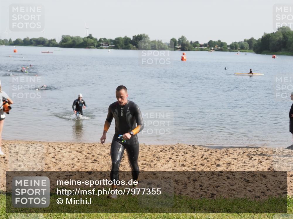 21.06.2025 - 27. Vierlanden-Triathlon MichiJ http://msf.ph/oto/7977355 15.06.2026 08:44:47 Schwimmen 81, 160 meine-sportfotos.de