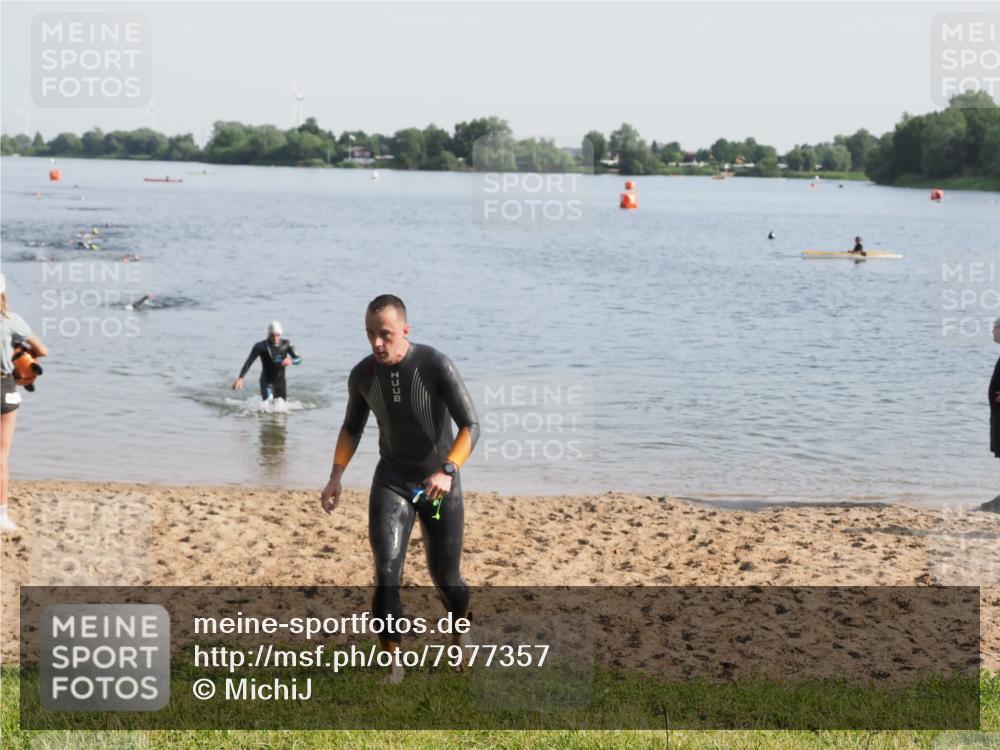 21.06.2025 - 27. Vierlanden-Triathlon MichiJ http://msf.ph/oto/7977357 15.06.2026 08:44:47 Schwimmen 81, 160 meine-sportfotos.de
