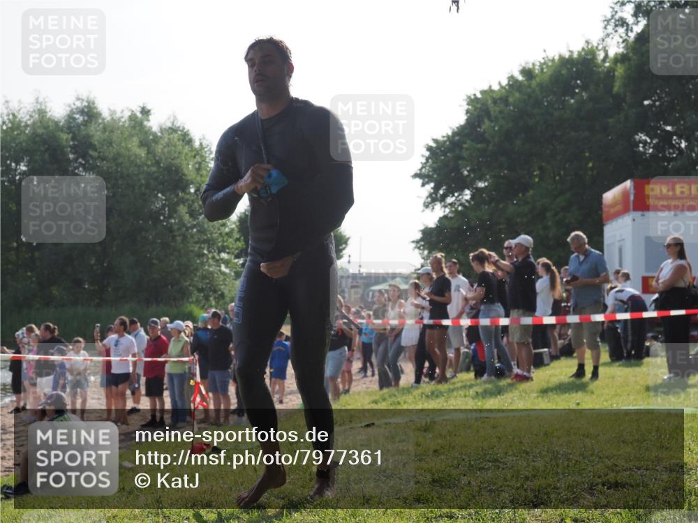 15.06.2025 - 27. Vierlanden-Triathlon KatJ http://msf.ph/oto/7977361 15.06.2025 08:35:44 Schwimmen 6, 21, 75, 85, 158 meine-sportfotos.de