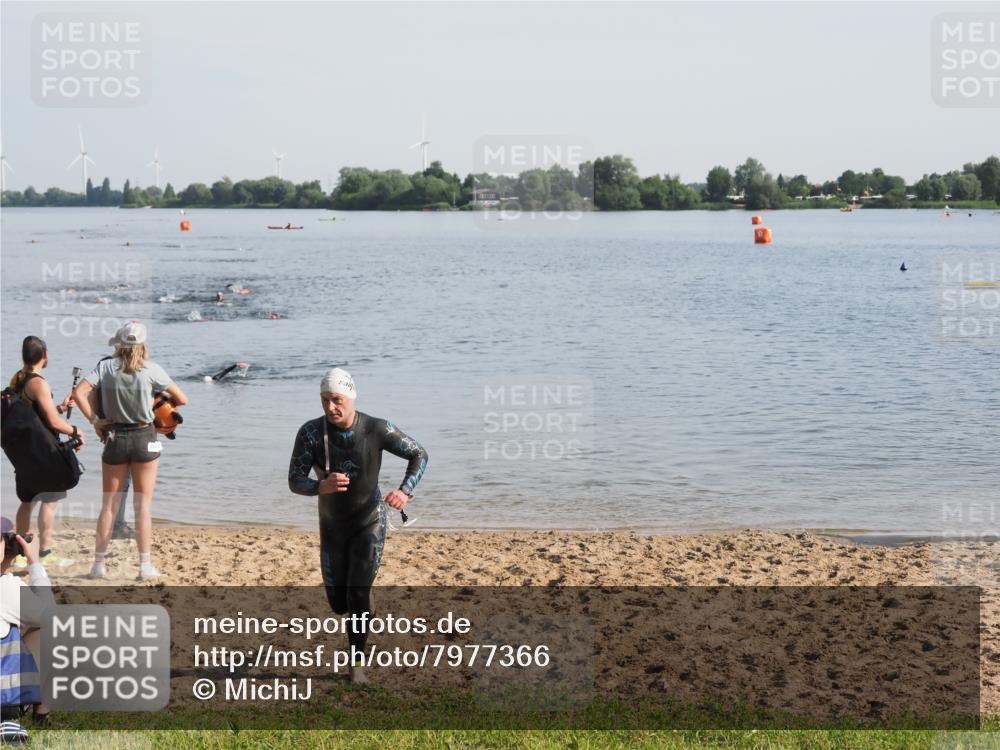 21.06.2025 - 27. Vierlanden-Triathlon MichiJ http://msf.ph/oto/7977366 15.06.2026 08:44:54 Schwimmen 81, 160 meine-sportfotos.de