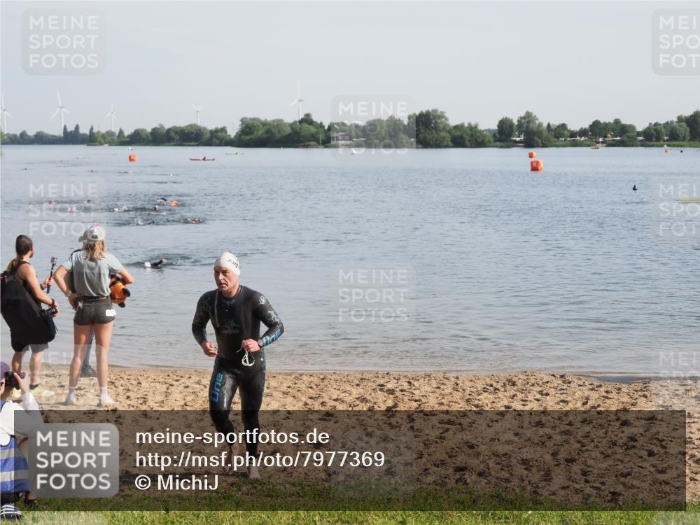 21.06.2025 - 27. Vierlanden-Triathlon MichiJ http://msf.ph/oto/7977369 15.06.2026 08:44:54 Schwimmen 81, 160 meine-sportfotos.de