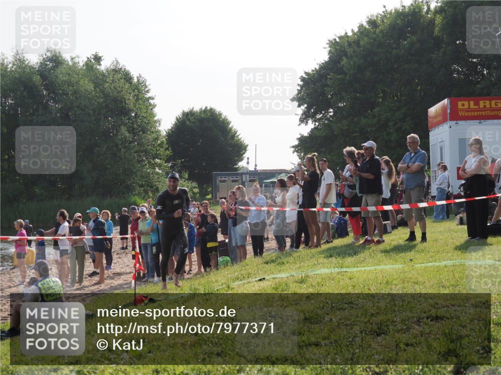 15.06.2025 - 27. Vierlanden-Triathlon KatJ http://msf.ph/oto/7977371 15.06.2025 08:36:24 Schwimmen 29 meine-sportfotos.de