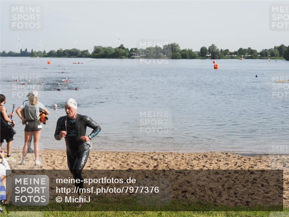 21.06.2025 - 27. Vierlanden-Triathlon MichiJ http://msf.ph/oto/7977376 15.06.2026 08:44:54 Schwimmen 81, 160 meine-sportfotos.de