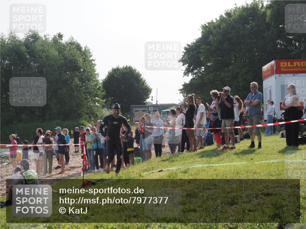 15.06.2025 - 27. Vierlanden-Triathlon KatJ http://msf.ph/oto/7977377 15.06.2025 08:36:24 Schwimmen 29 meine-sportfotos.de