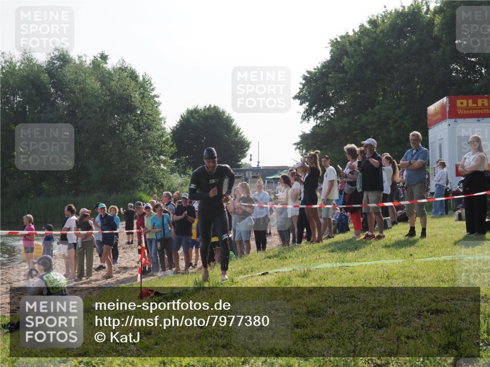 15.06.2025 - 27. Vierlanden-Triathlon KatJ http://msf.ph/oto/7977380 15.06.2025 08:36:25 Schwimmen 29 meine-sportfotos.de