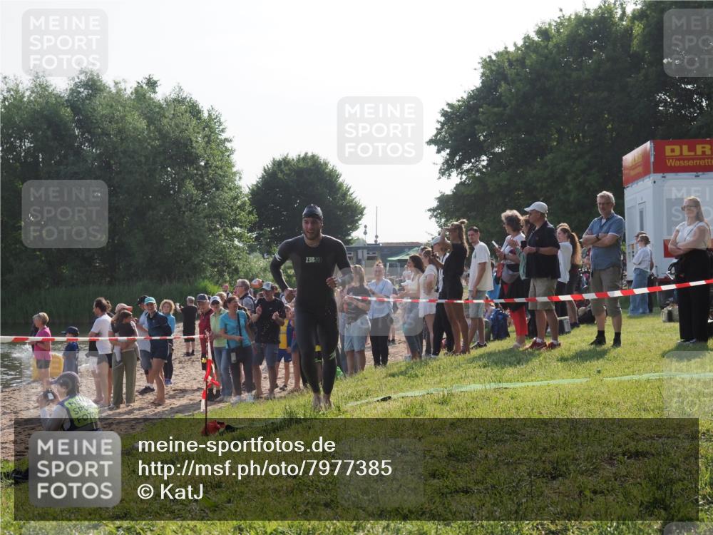 15.06.2025 - 27. Vierlanden-Triathlon KatJ http://msf.ph/oto/7977385 15.06.2025 08:36:25 Schwimmen 29 meine-sportfotos.de