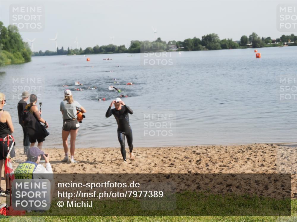 21.06.2025 - 27. Vierlanden-Triathlon MichiJ http://msf.ph/oto/7977389 15.06.2026 08:45:11 Schwimmen 127 meine-sportfotos.de