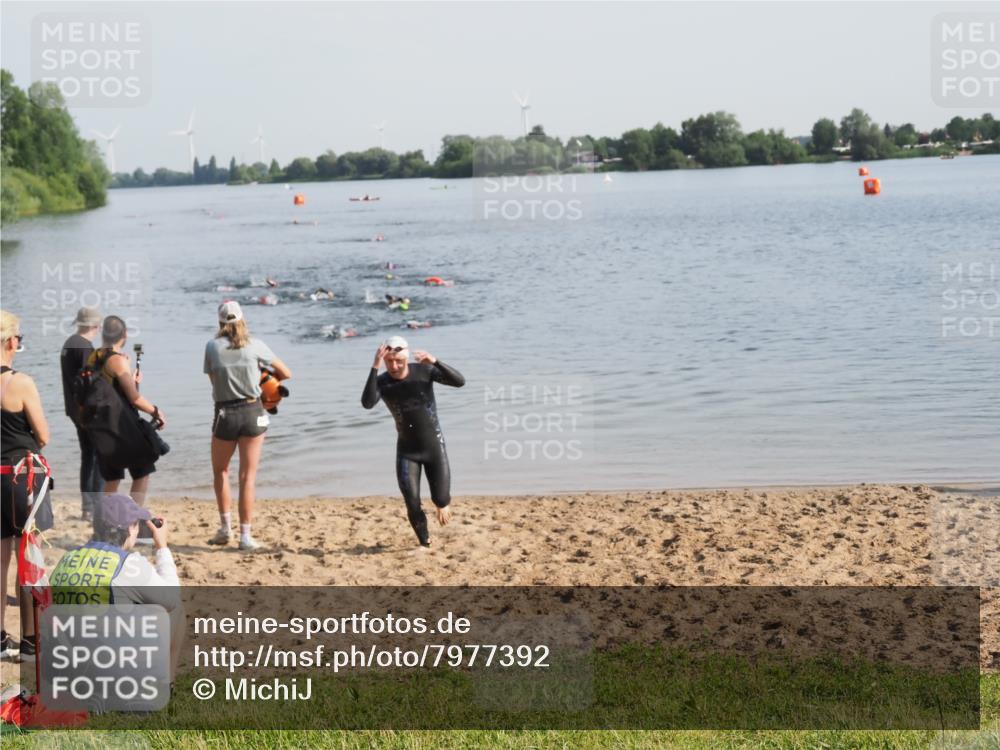 21.06.2025 - 27. Vierlanden-Triathlon MichiJ http://msf.ph/oto/7977392 15.06.2026 08:45:11 Schwimmen 127 meine-sportfotos.de