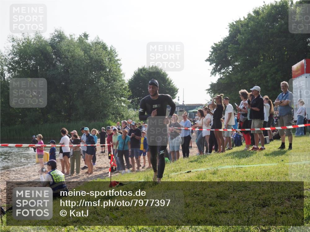 15.06.2025 - 27. Vierlanden-Triathlon KatJ http://msf.ph/oto/7977397 15.06.2025 08:36:26 Schwimmen 29 meine-sportfotos.de