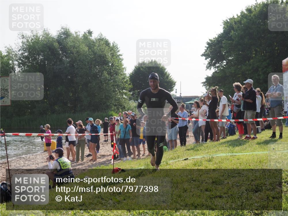 15.06.2025 - 27. Vierlanden-Triathlon KatJ http://msf.ph/oto/7977398 15.06.2025 08:36:26 Schwimmen 29 meine-sportfotos.de