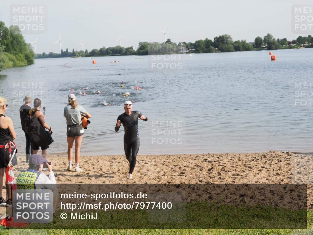 21.06.2025 - 27. Vierlanden-Triathlon MichiJ http://msf.ph/oto/7977400 15.06.2026 08:45:12 Schwimmen 127 meine-sportfotos.de