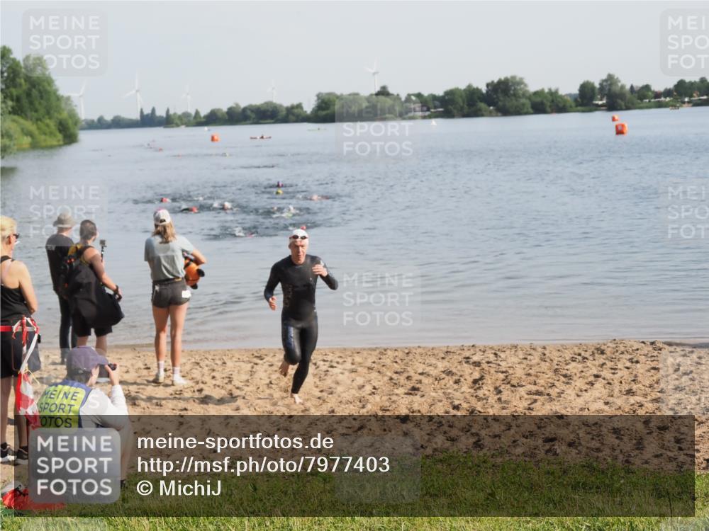 21.06.2025 - 27. Vierlanden-Triathlon MichiJ http://msf.ph/oto/7977403 15.06.2026 08:45:12 Schwimmen 127 meine-sportfotos.de