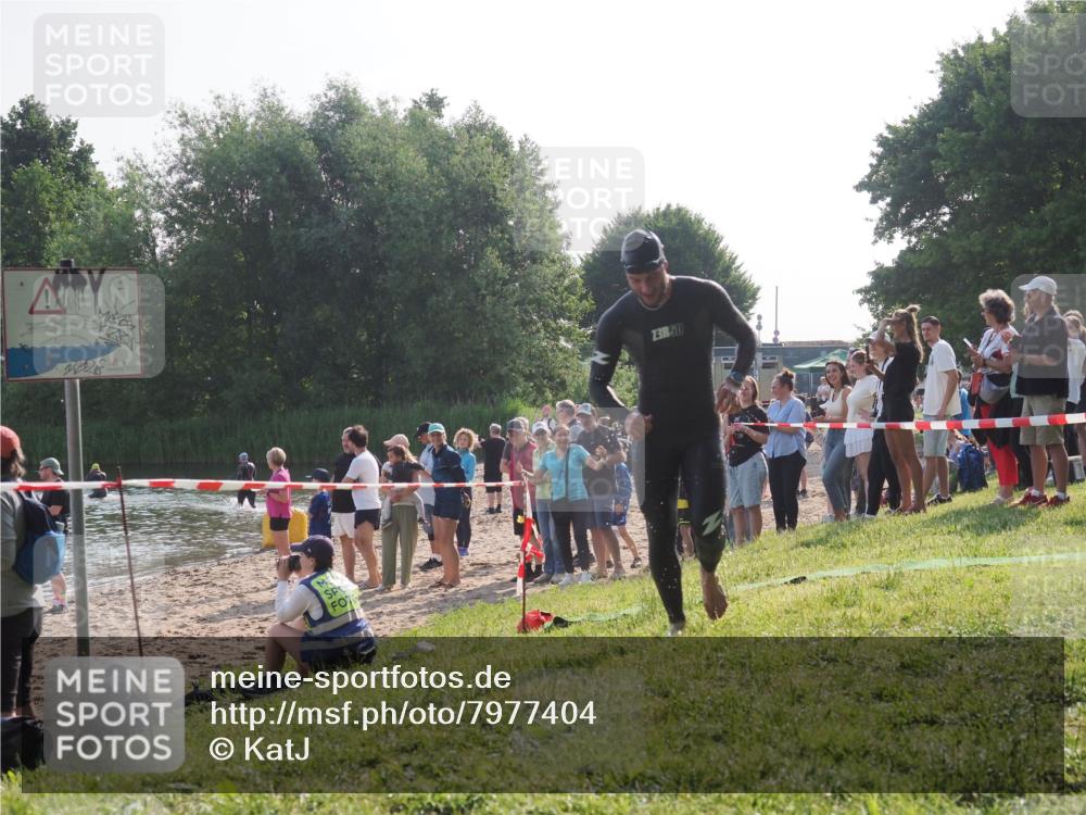 15.06.2025 - 27. Vierlanden-Triathlon KatJ http://msf.ph/oto/7977404 15.06.2025 08:36:26 Schwimmen 29 meine-sportfotos.de