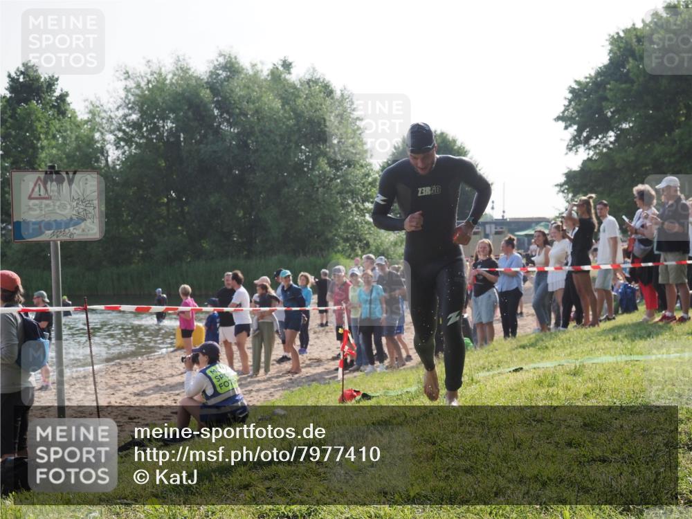 15.06.2025 - 27. Vierlanden-Triathlon KatJ http://msf.ph/oto/7977410 15.06.2025 08:36:27 Schwimmen 29 meine-sportfotos.de