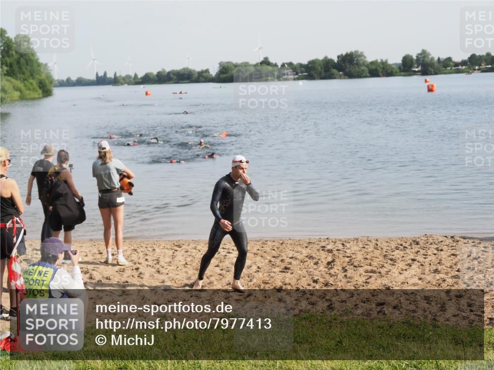 21.06.2025 - 27. Vierlanden-Triathlon MichiJ http://msf.ph/oto/7977413 15.06.2026 08:45:12 Schwimmen 127 meine-sportfotos.de