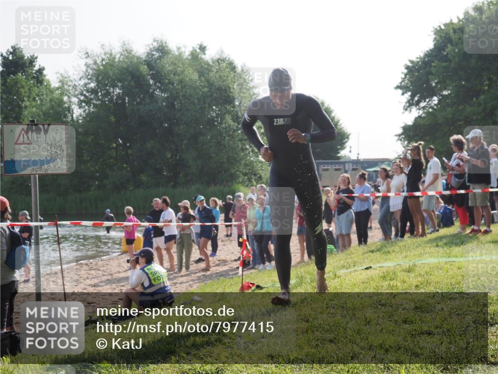15.06.2025 - 27. Vierlanden-Triathlon KatJ http://msf.ph/oto/7977415 15.06.2025 08:36:27 Schwimmen 29 meine-sportfotos.de