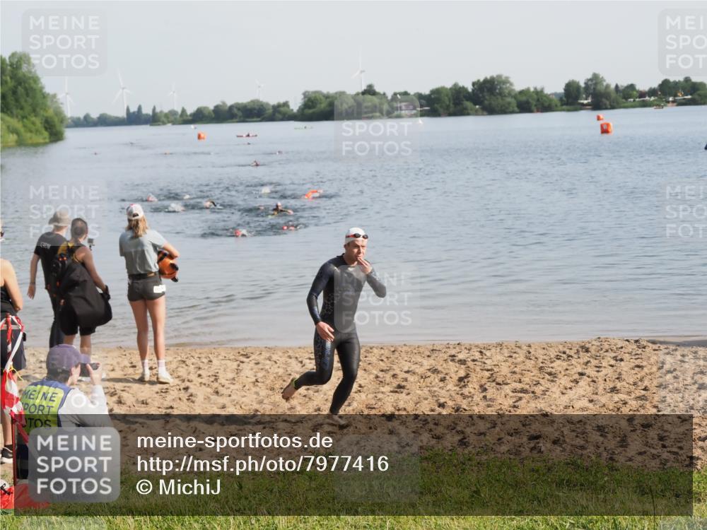 21.06.2025 - 27. Vierlanden-Triathlon MichiJ http://msf.ph/oto/7977416 15.06.2026 08:45:12 Schwimmen 127 meine-sportfotos.de