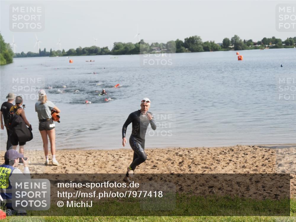 21.06.2025 - 27. Vierlanden-Triathlon MichiJ http://msf.ph/oto/7977418 15.06.2026 08:45:13 Schwimmen 127 meine-sportfotos.de