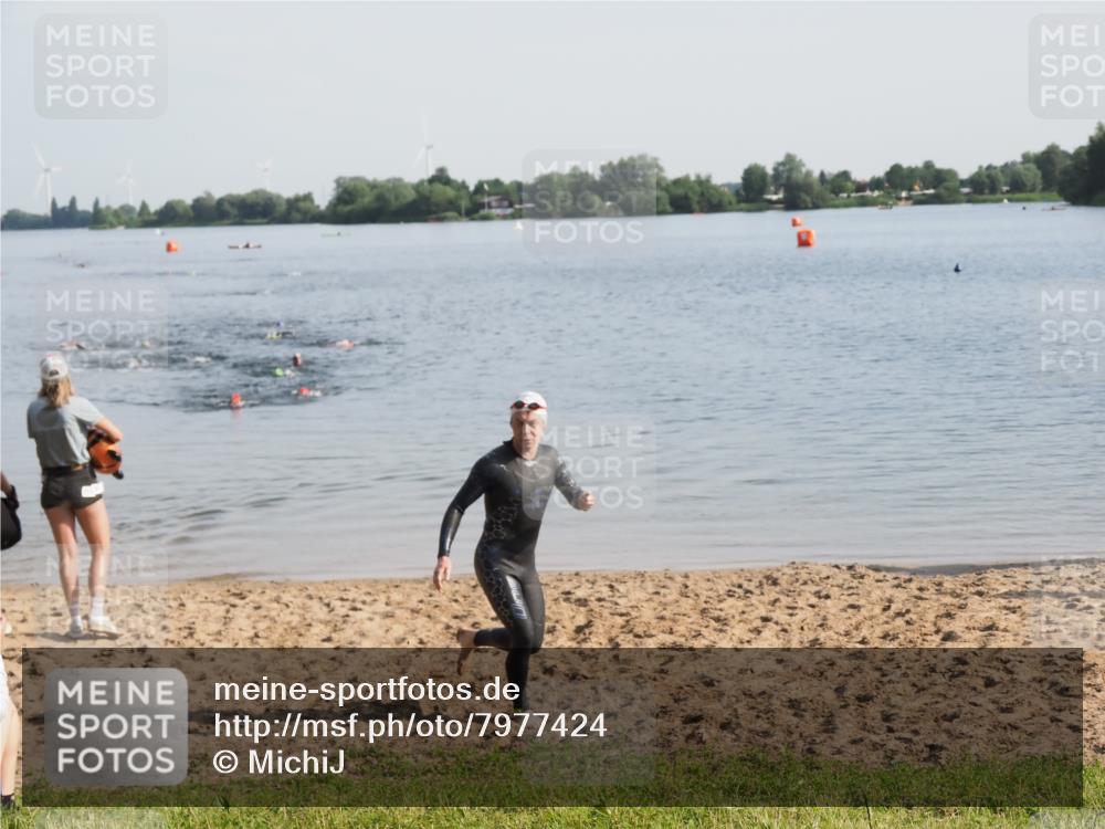 21.06.2025 - 27. Vierlanden-Triathlon MichiJ http://msf.ph/oto/7977424 15.06.2026 08:45:13 Schwimmen 127 meine-sportfotos.de